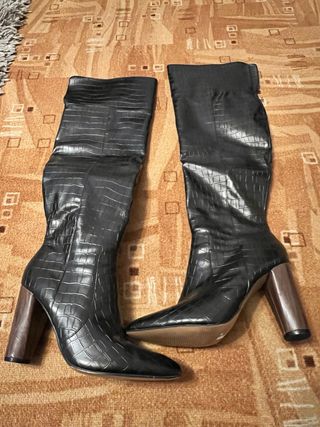Botas altas negras efecto piel cocodrilo