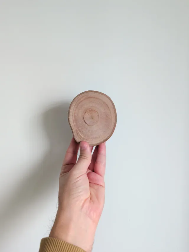 Perchero de madera moderno de diseño