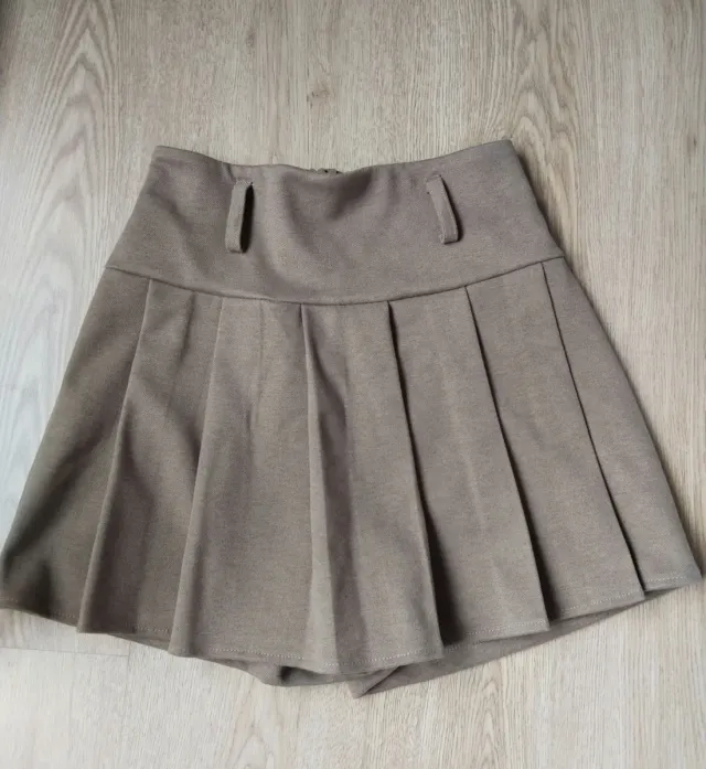 Gonna pantalone beige con pieghe