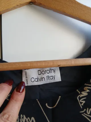 Abito nero con fiori