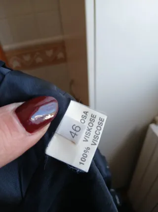 Abito nero con fiori