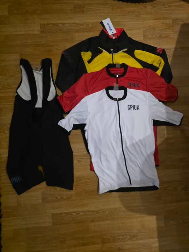 Ropa ciclismo.