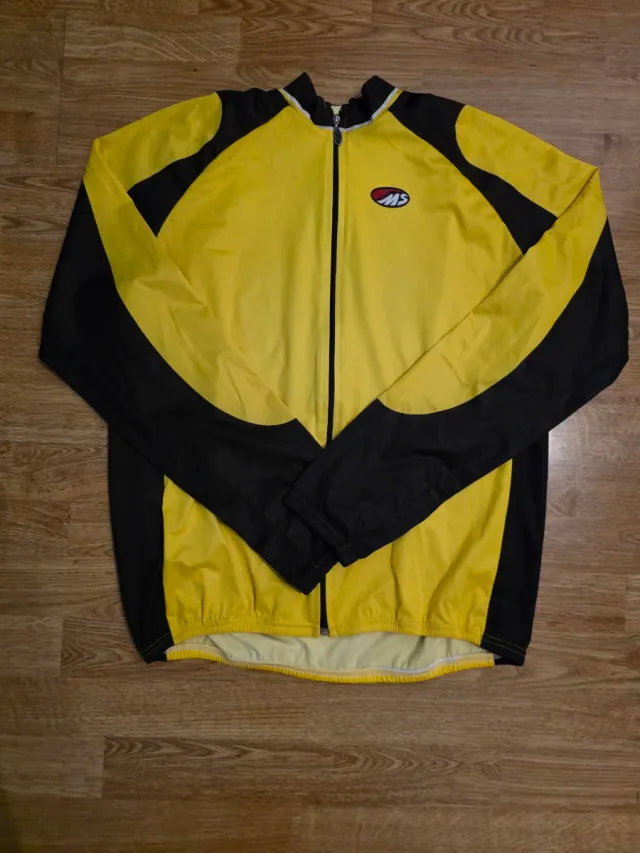 Ropa ciclismo.