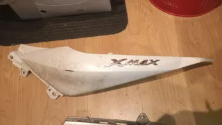 Cacha lateral izquierda Yamaha XMAX 125/300