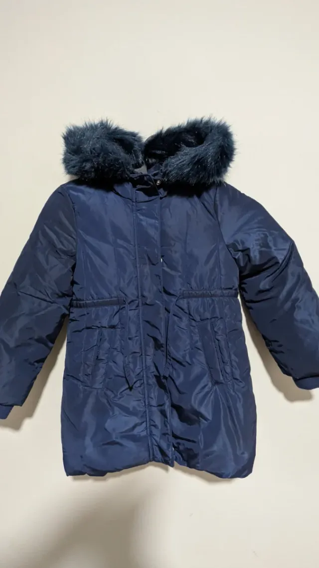 Chaqueta azul marino con capucha