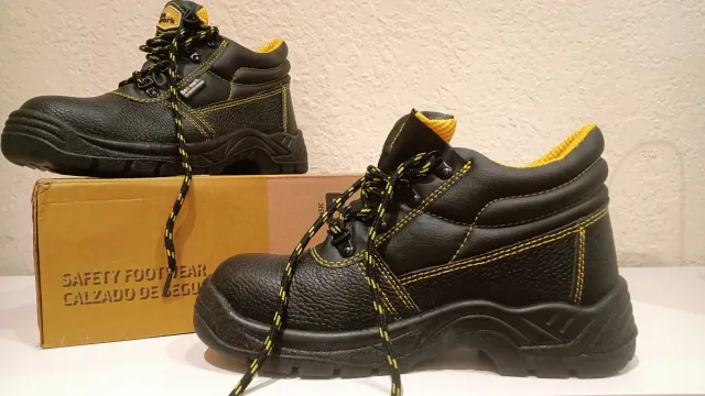 Botas de seguridad talla 40. Nuevas, sin uso.