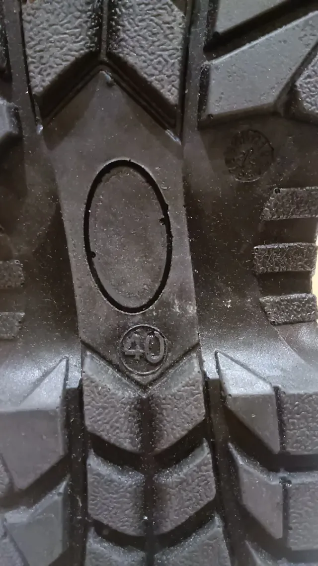 Botas de seguridad talla 40. Nuevas, sin uso.