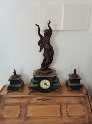 Reloj de sobremesa antiguo de mármol