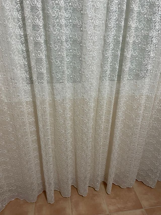 Cortinas blancas con faldón y doble riel