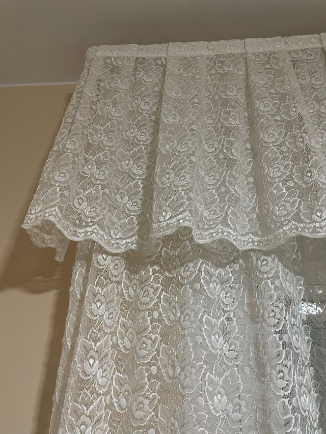 Cortinas blancas con faldón y doble riel