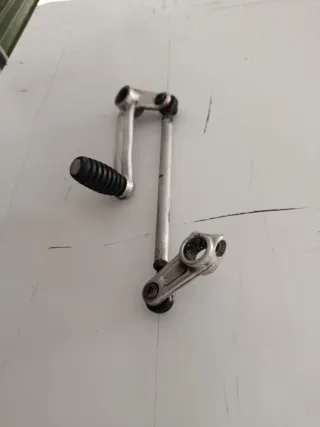 Palanca cambio y reenvío Ducati Monster