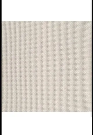 Estor enrollable beige tela con cadena.