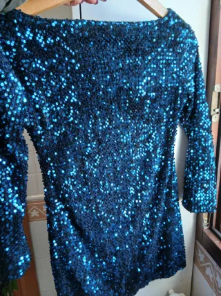 Abito blu con paillettes