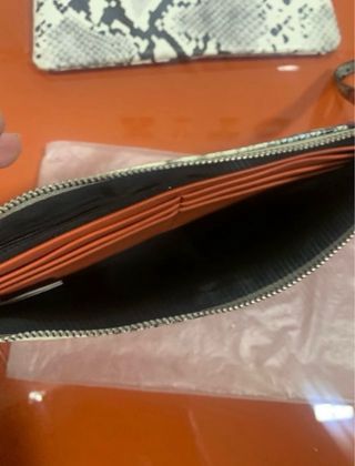 Carteras de mano efecto piel serpiente