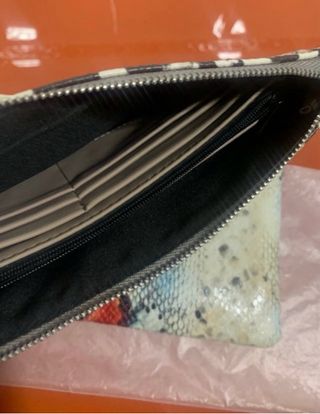 Carteras de mano efecto piel serpiente