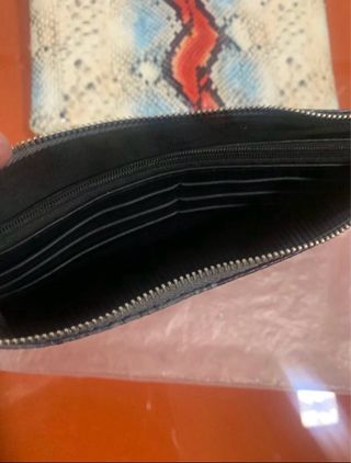 Carteras de mano efecto piel serpiente