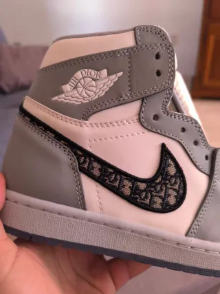 Air Jordan 1 Retro High Dior Gris Blanco