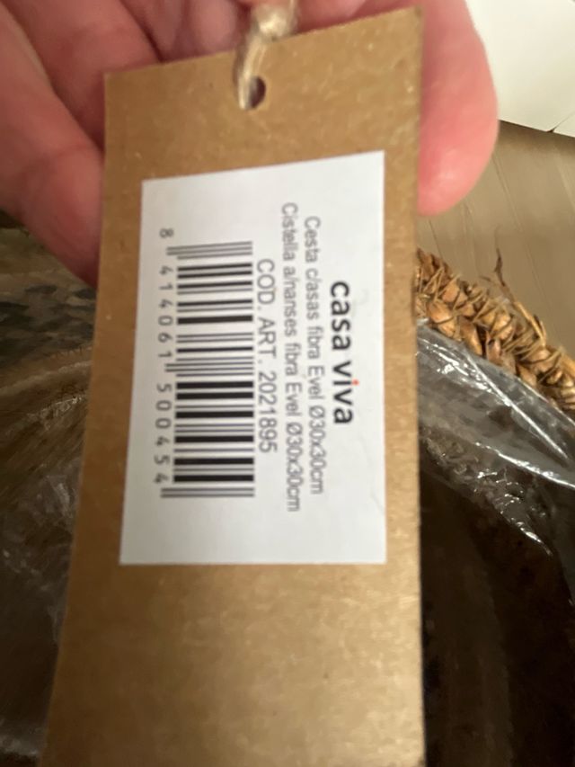 Cesta de fibra con asas.