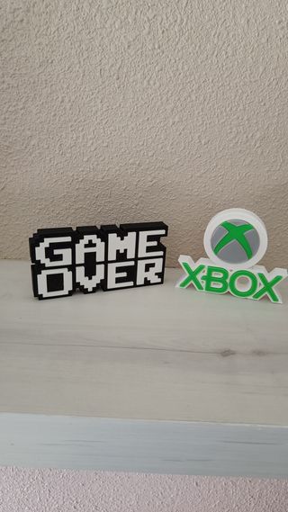 Segni 3D fanart di videogiochi come Xbox o Game Over in plastica stampata 3D