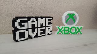 Segni 3D fanart di videogiochi come Xbox o Game Over in plastica stampata 3D