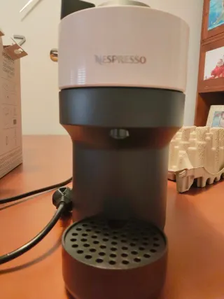 Cafetera Nespresso Vertuo Pop Blanca.