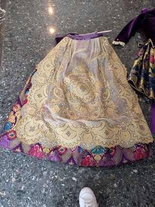 Falda traje fallera oro y moradotambien tengo el c