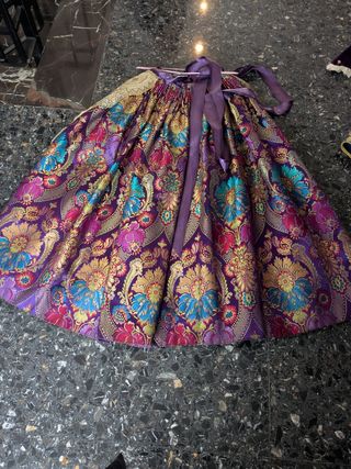Falda traje fallera oro y moradotambien tengo el c