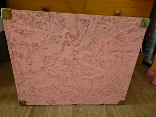 Caja de madera rosa