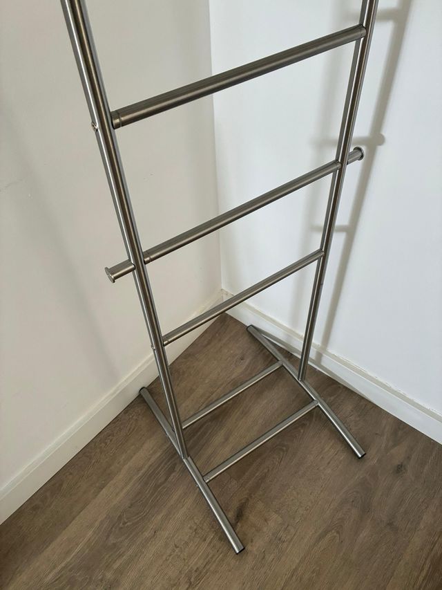 Galan de pie metálico