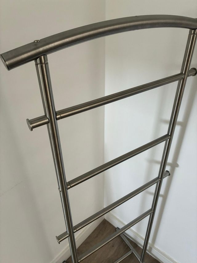 Galan de pie metálico