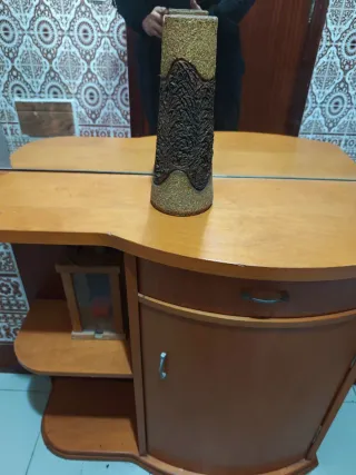 Entrada con jarrón decorativo