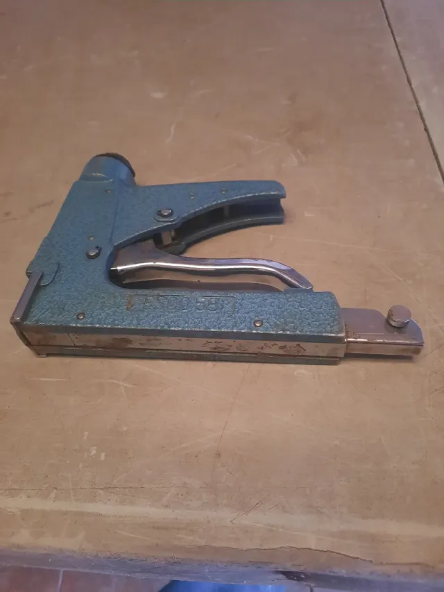 Grapadora profesional Esco 58
