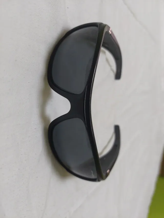 Gafas de sol Arnette negras y plateadas