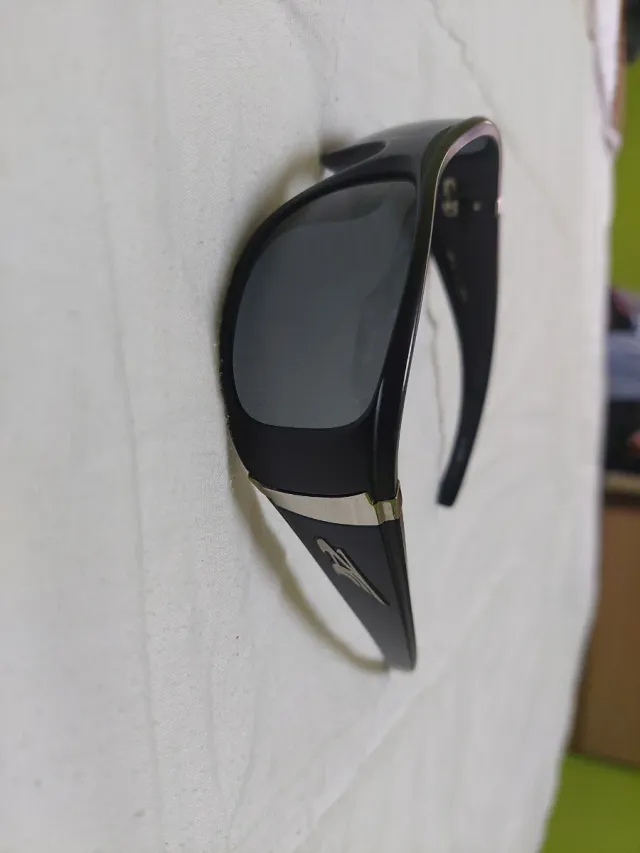 Gafas de sol Arnette negras y plateadas