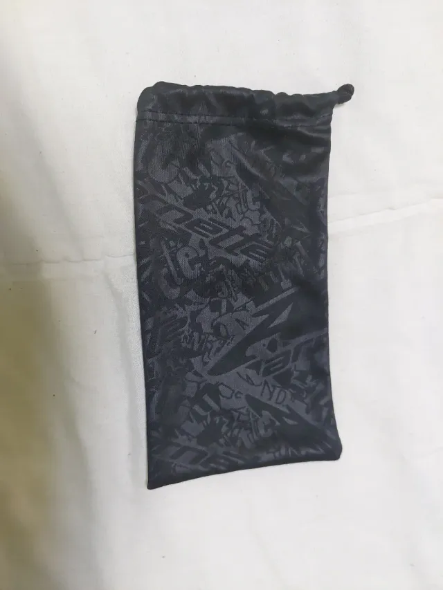 Gafas de sol Arnette negras y plateadas