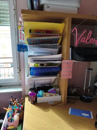 Escritorio esquinero Ikea madera y blanco