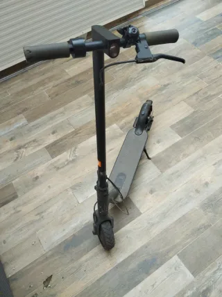 Patinete eléctrico gris