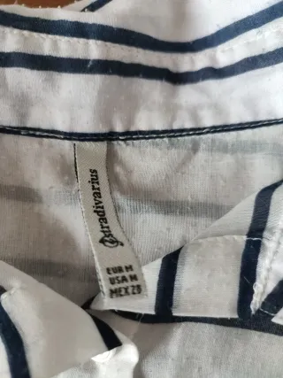 Camisa Stradivarius rayas blancas y azules