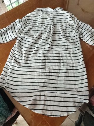 Camisa Stradivarius rayas blancas y azules