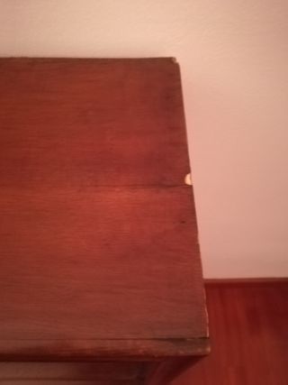 Scaffalatura in legno marrone