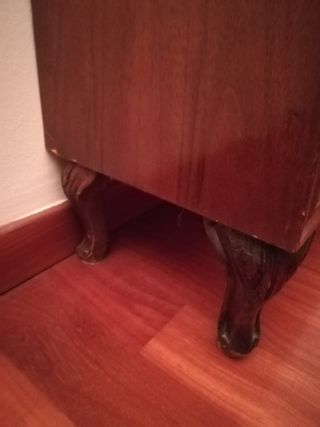 Scaffalatura in legno marrone