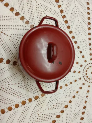 Puchero vintage rojo