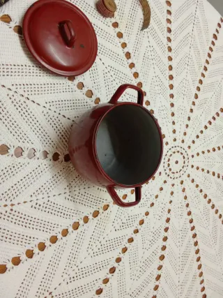 Puchero vintage rojo