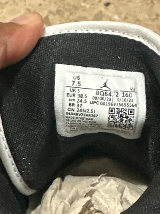 Air Jordan 1 Mid Negro Rojo Blanco