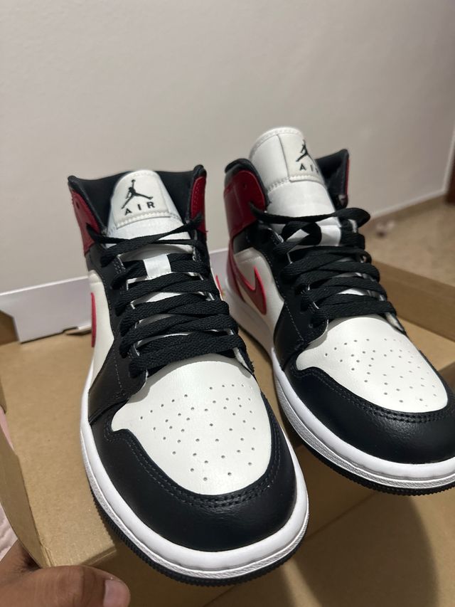 Air Jordan 1 Mid Negro Rojo Blanco