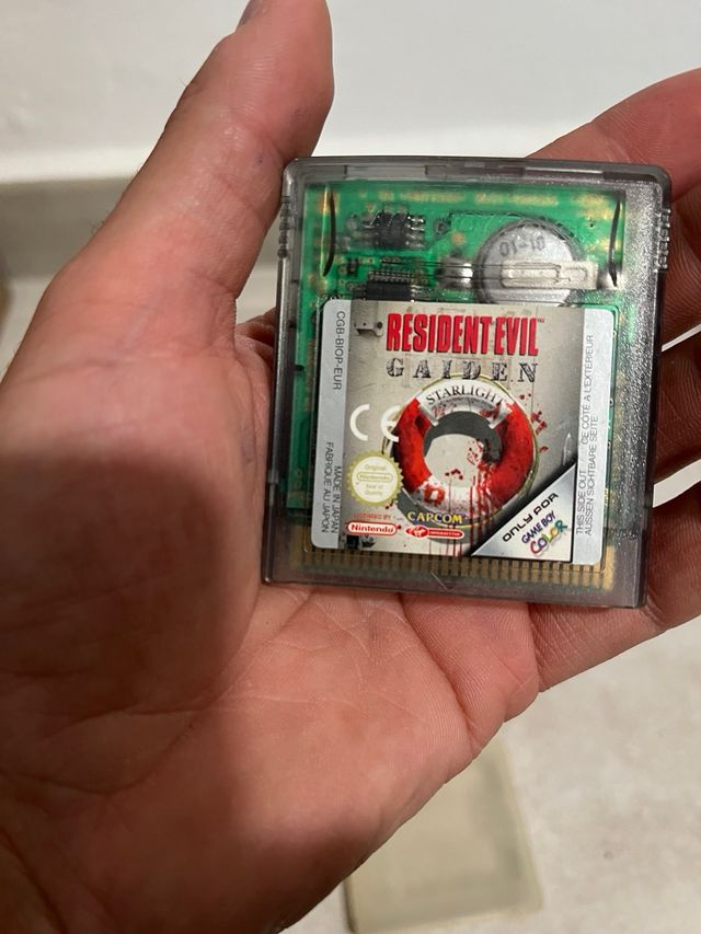 Cartuccia del gioco Resident Evil Gaiden per Nintendo Game Boy Color con custodia protettiva in omaggio