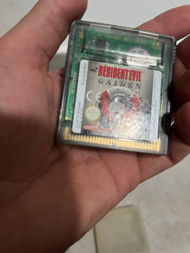 Cartuccia del gioco Resident Evil Gaiden per Nintendo Game Boy Color con custodia protettiva in omaggio