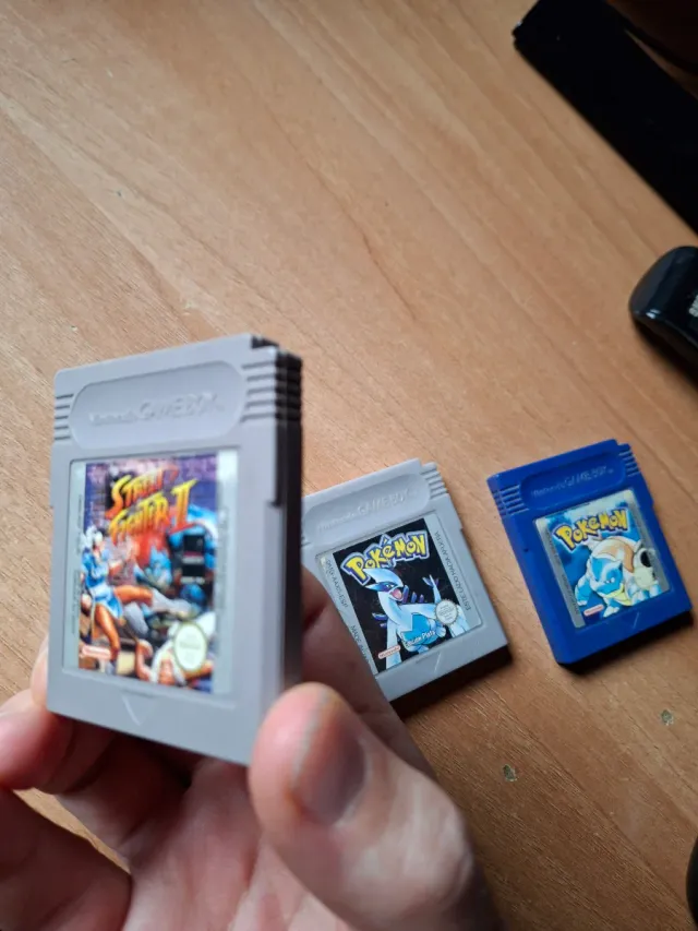 Juegos Game Boy Pokémon y Street Fighter II
