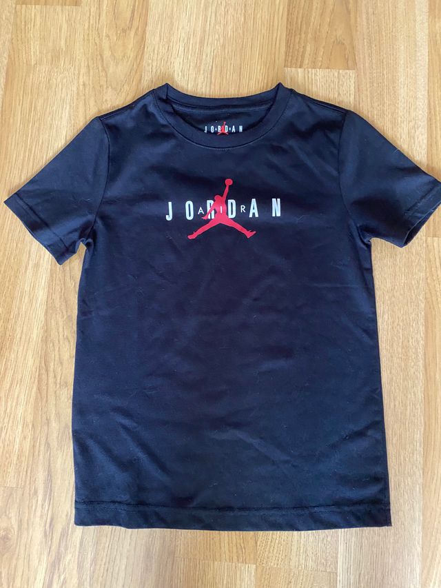 Camiseta Jordan niño negra