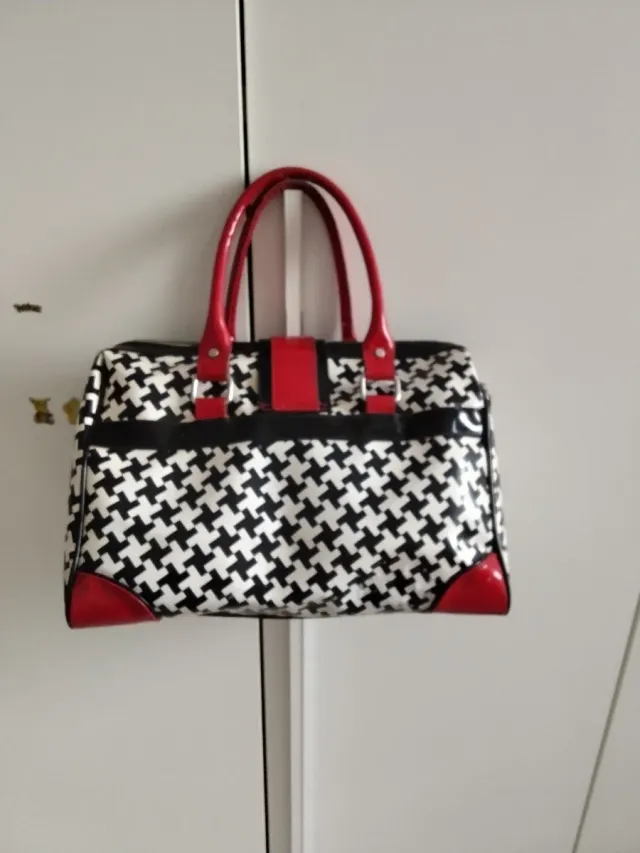 Borsa bauletto Hello Spank ecopelle lucida